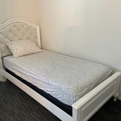 Beautiful Twin Bed With Headboard Frame 