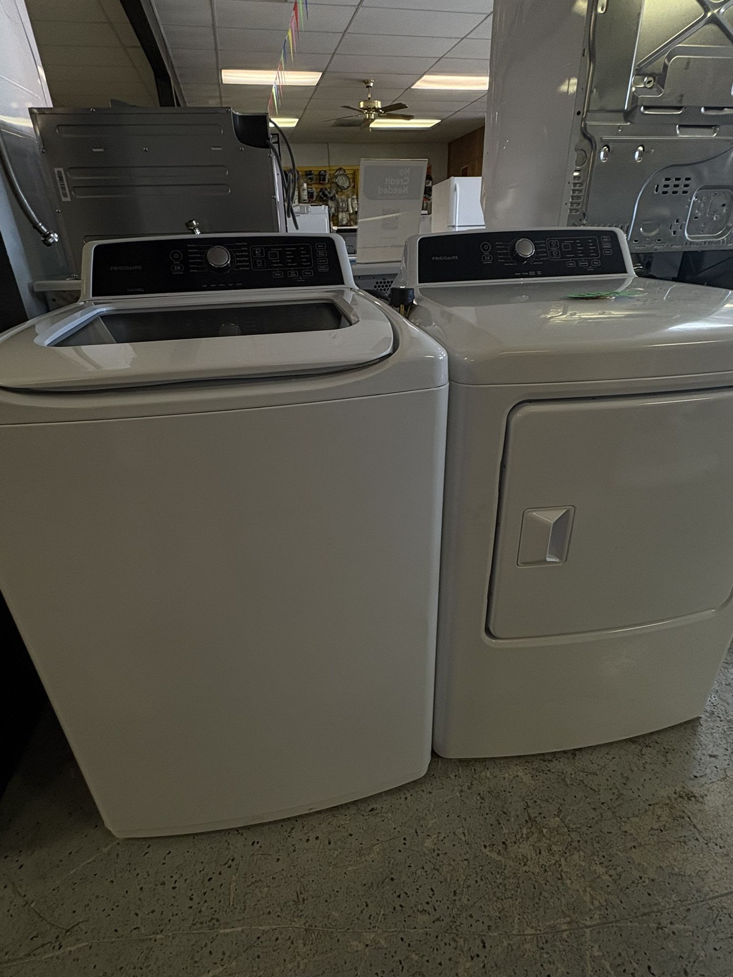 Used- like New- Frigidaire washer + dryer Set