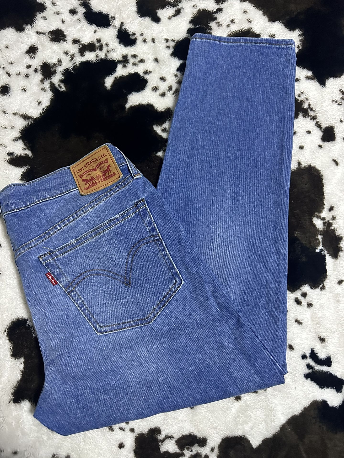 WOMEN LEVI JEANS