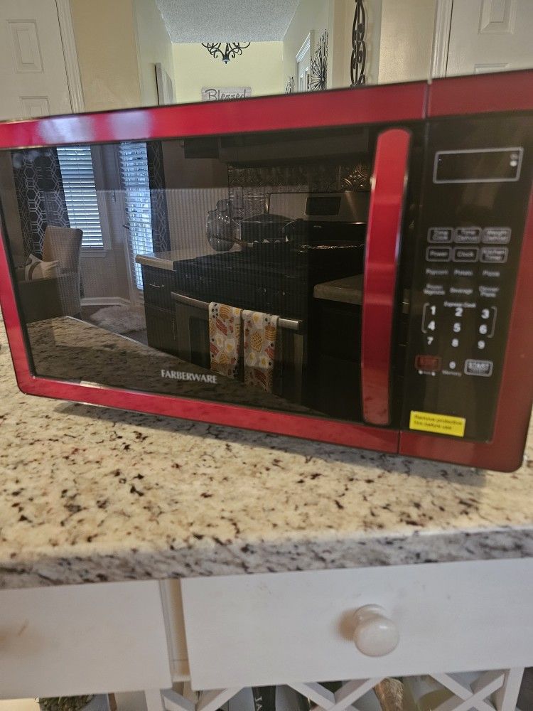 Microwave Oven 1.1 CU-FT NEW IN BOX
