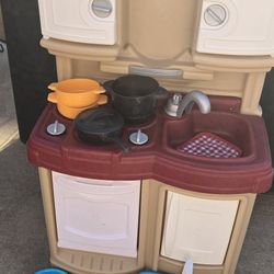 Step Two Kitchen With Accessories $25
