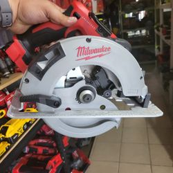 Milwaukee M18 18V Lithium-Ion Brushless Cordless 7-1/4 in. Circular Saw (Tool-Only)