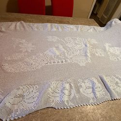 Bonito mantel tejido a mano .. nuevo
