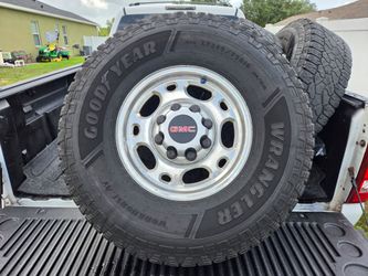 GM CHROME 8 LUG WHEELS