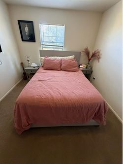 Queen bed with 2 nightstands