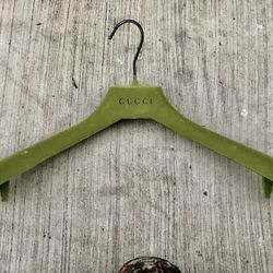 GUCCI - CLOTHES HANGERS