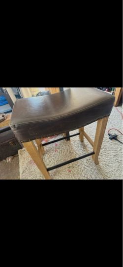 4 custom Bar Stools with Leather Seat