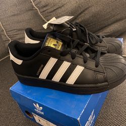 New Adidas Superstar C Size 2Y