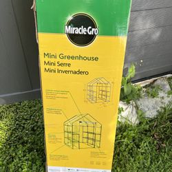Miracle Gro Mini Greenhouse