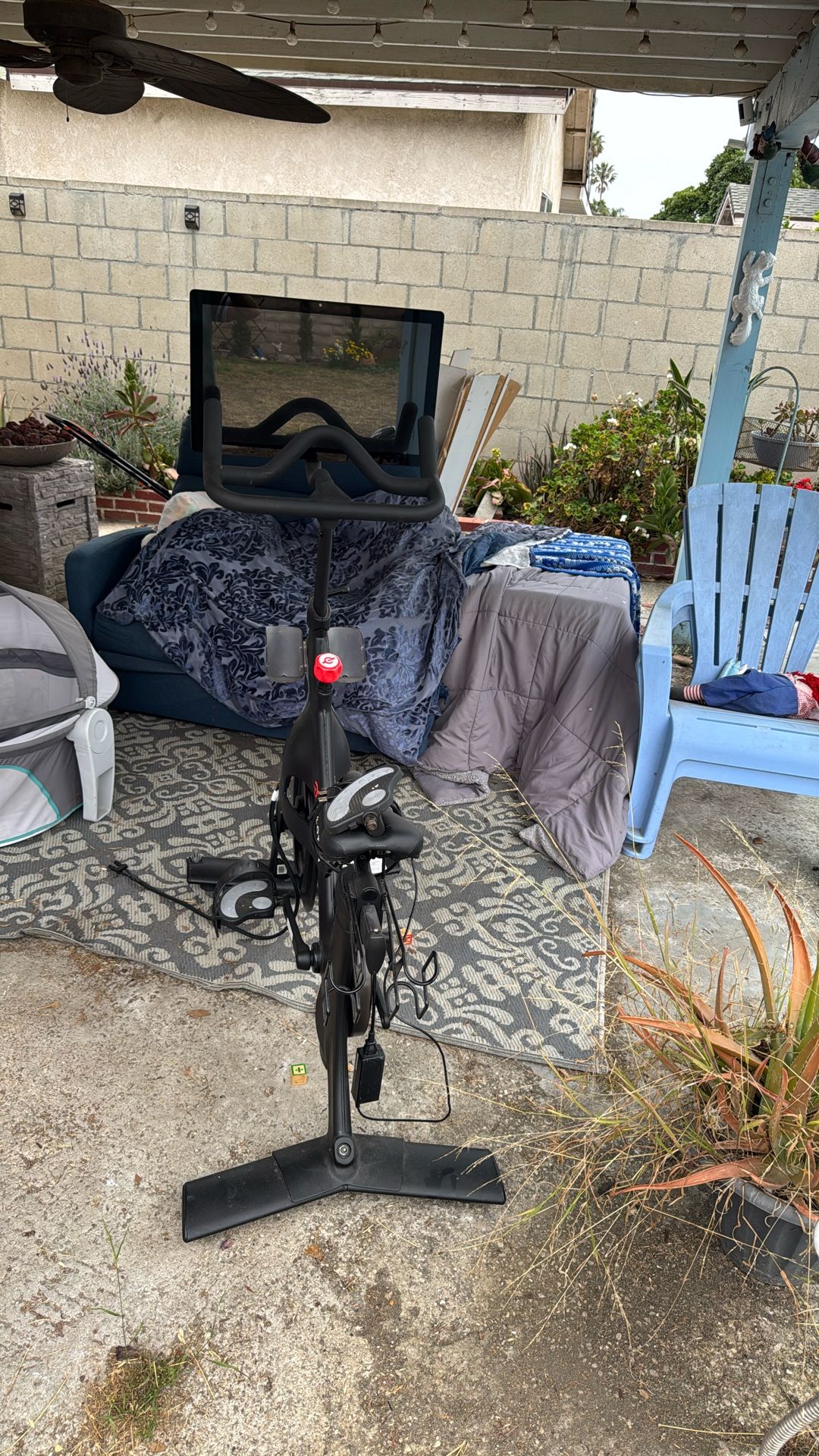 Peloton Inside Exercise Bike Comes With Shoes