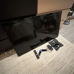 TCL 40” 1080p Smart TV with Wall Mount