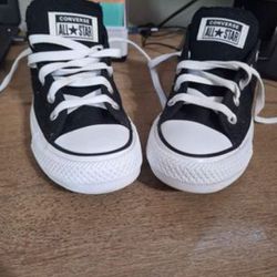 Womens black and white size 6 converses