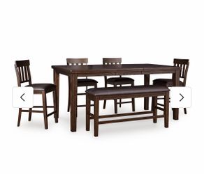 Table dining/kitchen