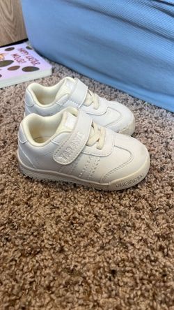 Gently used size 7 Taranis toddler shoes