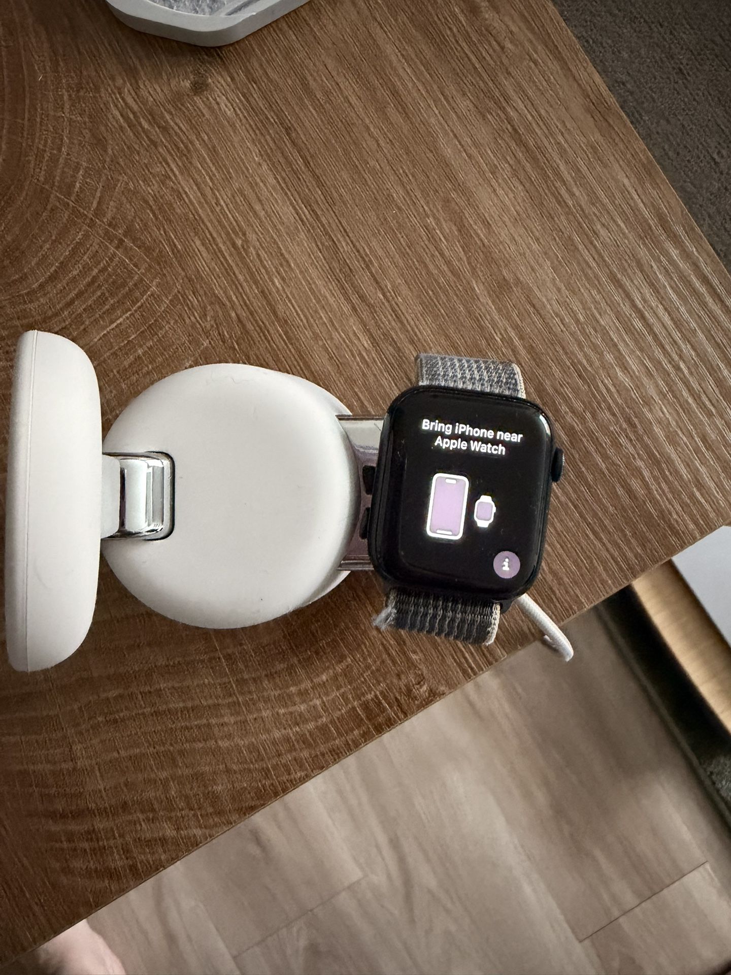 Apple Watch Series 8 Navy w Charging Dock