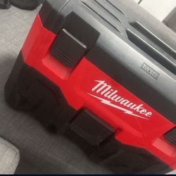 Milwaukee M18 Vacuum 