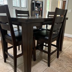 American Signature Expanding Dining Table