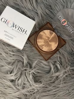 GLOWISH BRONZER
