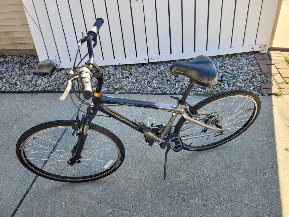 GIANT CYPRESS S 15"38.1CM ALUMINUM FRAME RIDERS 54"-57" 21-SPEED SHIMANO EQUIPPED TUNED UP AND READY TO RIDE LIGHTWEIGHT 700X38C Rims