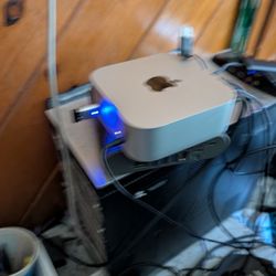 Mac M4 Mini Almost New Work Good.