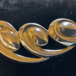 Vintage Gold tone Brooch (Monet )
