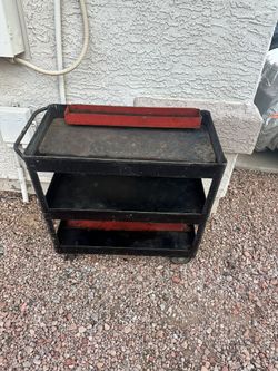 Heavy duty tool cart. Wheels 