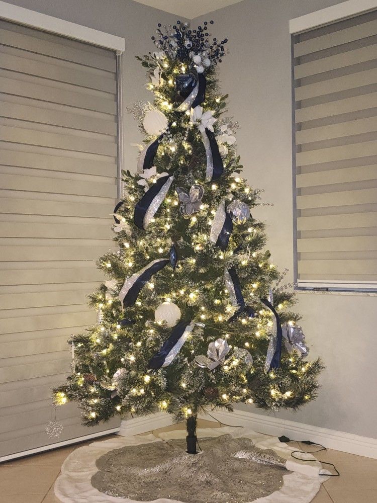 Decorated Christmas Tree 7 Foot MUST GO