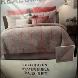 Real Simple reversible comforter set