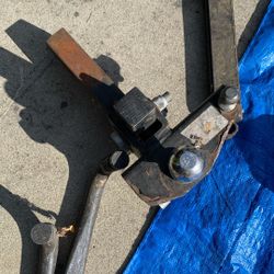Weight distribution hitch