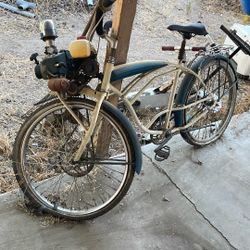 Old vintage beach cruiser