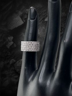 Diamond band in 14k white gold