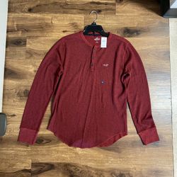 Brand New Men’s Hollister brand Red Sweater Up For Sale  