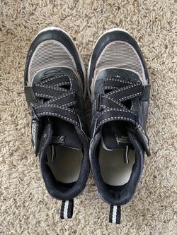 Sneaker Boys Shoes Size 2.5