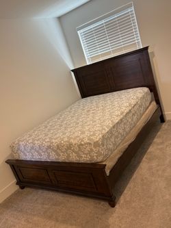 Bed frame + mattress