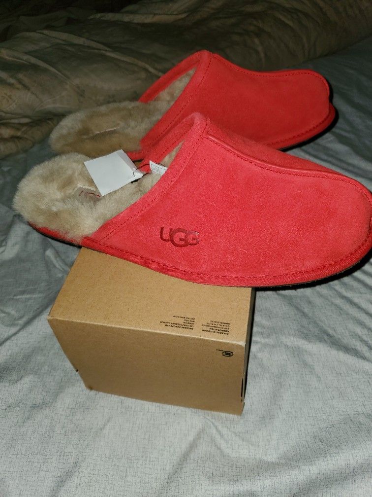 Nice Gift. New Men Ugg Fur Slippers Size 12 Retails For 79.