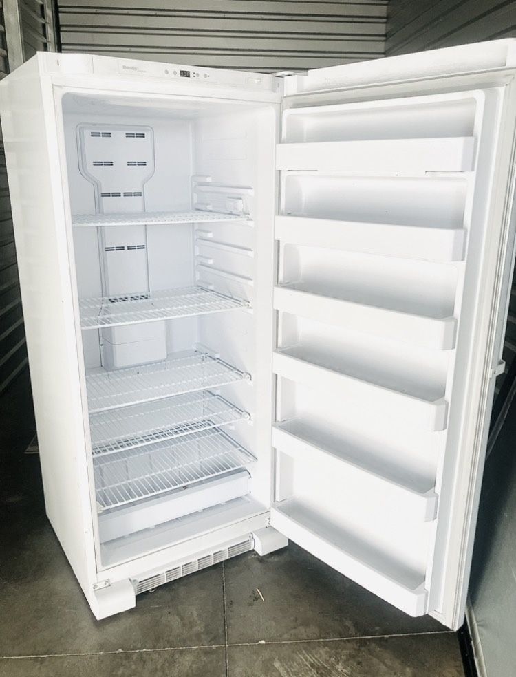 DELIVERY🚚🙂Nice 5 1/2 Foot Upright Danby Freezer!