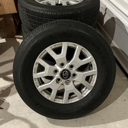 •    SR / SR5 (17” wheels) → 265/70R17