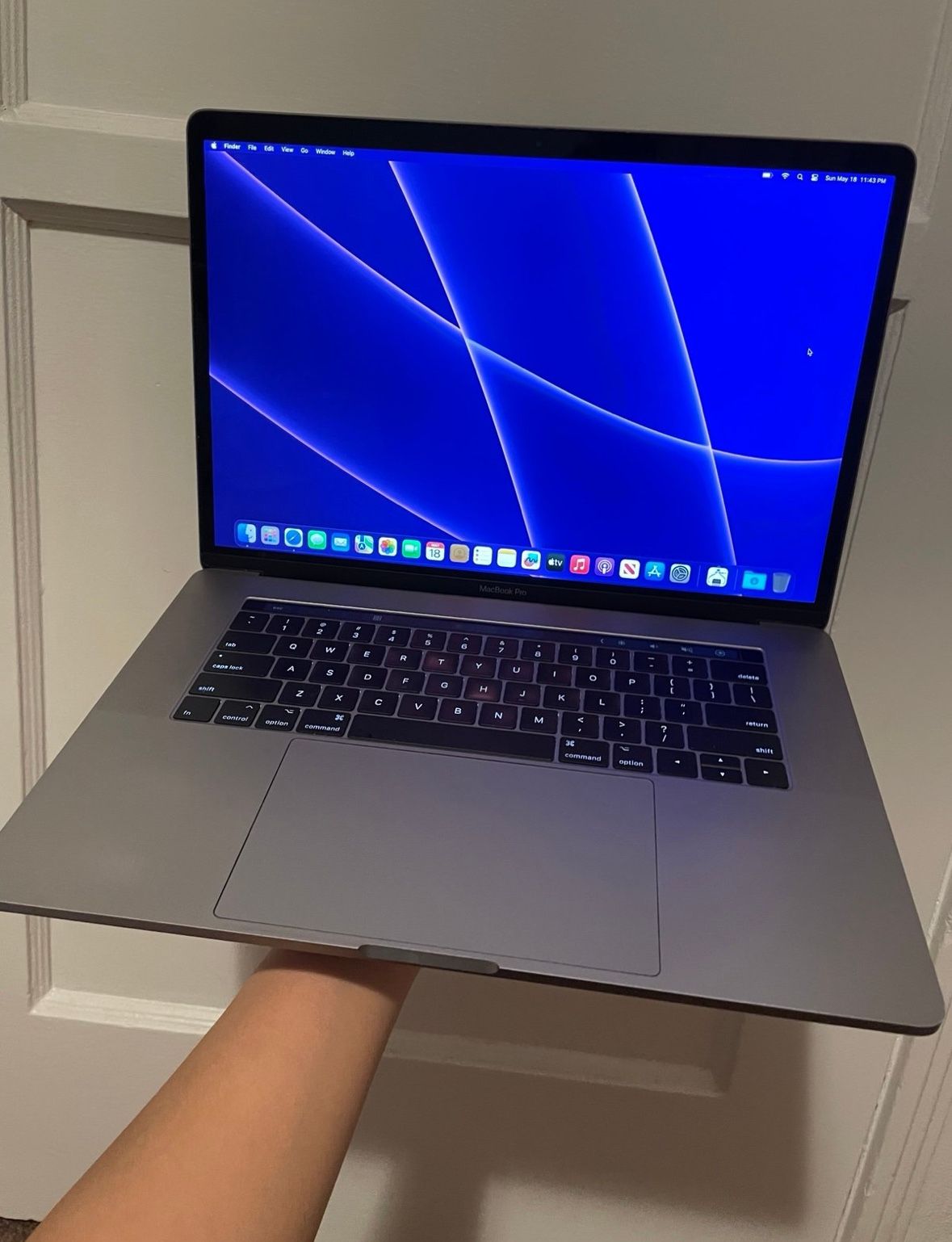 MacBook Pro 2017 15" Space Gray (16GB RAM, 256GB SSD, Intel Core i7) Touchbar