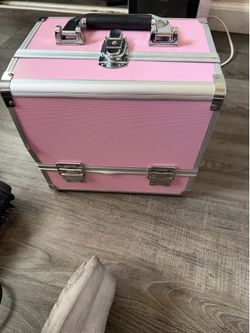 Eyelash and makeup case