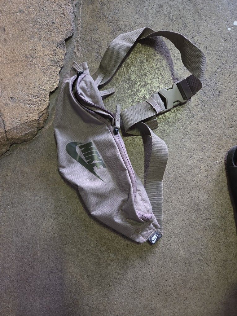 NIKE FANNY PACK