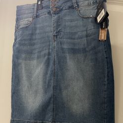 Stretch Jean Skirt. New with tags