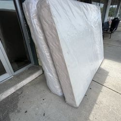 Queen Mattress And Box Spring 