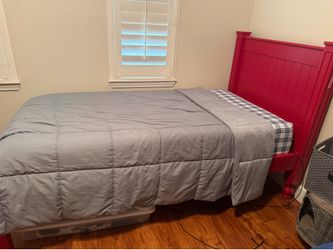 Solid wood Twin bed with mattress