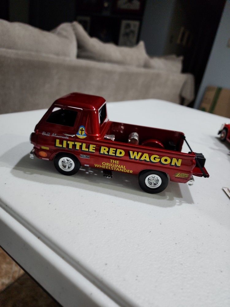 Little Red Wagon Bill Maverick Golden Johnny Lightning 1:24 Cast Dodge Truck Auto