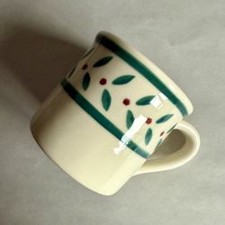Vintage 14-oz Hartstone Pottery Holly Berry Christmas Mug 