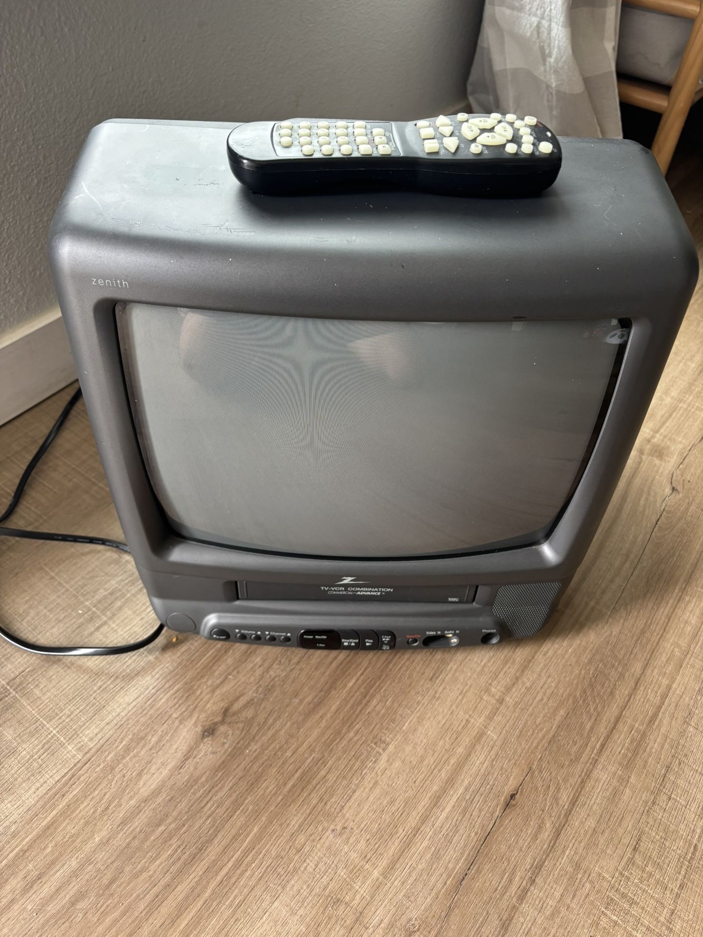 Zenith TV VCR Combo With Remote