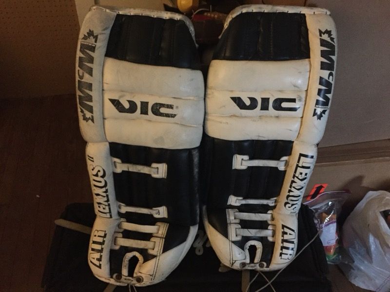 Vic MCM adult senior goalie pads