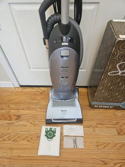 New Cond MIELE VACUUM WITH ATTACHMENT   WORKS EXCELLENT   AMAZING POWER SUCTION