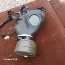 Military Surplus Gas Mask with Filter