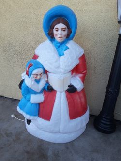 Pair store of Dickens Carolers Blow Molds